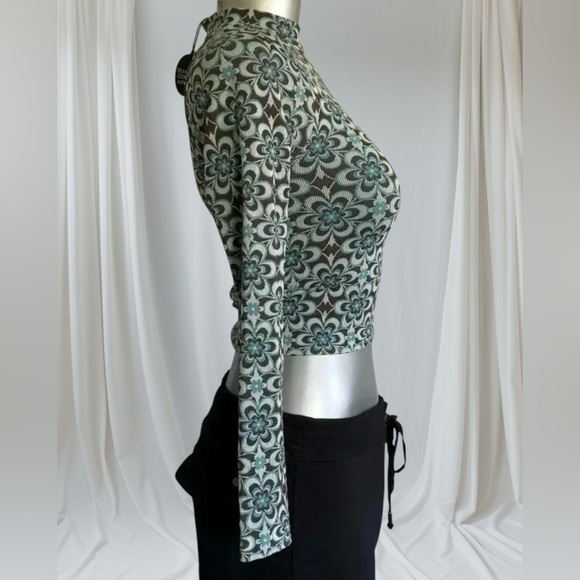 🆕Women’s Stradivarius Seamless Crop Top - Picture 3 of 11